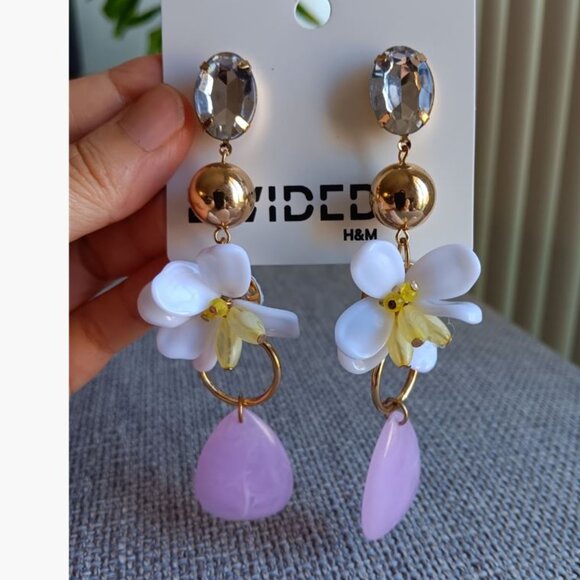 NWT Multicolor Beads  Floral  Dangle Earrings- 4.5" Long - Picture 1 of 4